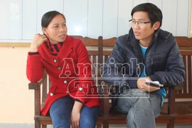 Một cán bộ hội phụ nữ bị 6 phụ nữ cắt tóc, lột đồ đánh ghen, làm nhục 