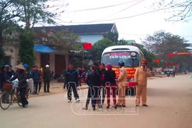  Xe buýt bị chặn ngay trong ngày đầu khai tuyến