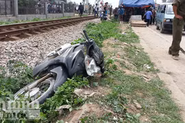 Băng qua đường ray, cán bộ địa chính xã bị tàu tông tử vong