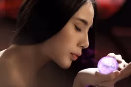 Thủy Tiên bất ngờ hóa thân thành... hồ ly tinh