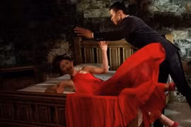 "Chân dài" Next top model bị tra tấn dữ dội