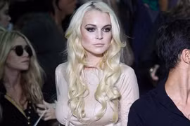 Lindsay Lohan bị chỉ trích vì váy áo nhăn nhúm