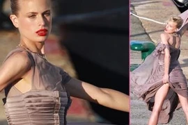 Bỏng mắt với màn vén váy của Karolina Kurkova