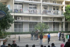 Nam thanh niên nhảy từ tầng 9 bệnh viện xuống đất, tự tử