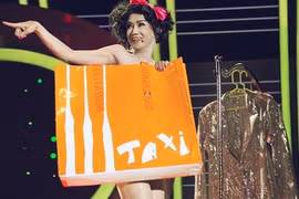 Xem màn "lột đồ" giả gái tài tình của Minh Thuận