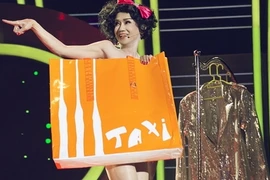 Xem màn "lột đồ" giả gái tài tình của Minh Thuận