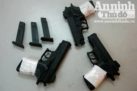 Mang súng giả đi cướp