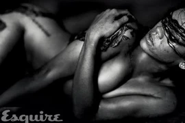 Sốc với ảnh nude mới của ca sĩ Rihanna 