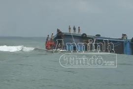  Thêm tàu cá bị đâm chìm, 12 ngư dân thoát chết