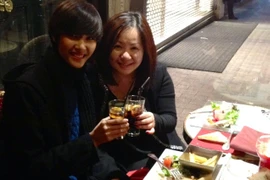 Hoàng Thùy đón sinh nhật tại Paris