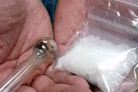 Bắt kế toán viên mua bán trái phép chất ma túy