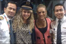 Phi công máy bay Malaysia mất tích bị tố rủ khách nữ vào buồng lái