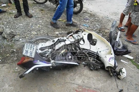 Cố tình vượt đèn đỏ, nam thanh niên nguy kịch