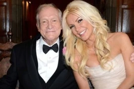 Ông trùm Playboy 86 tuổi cưới tình cũ 26 tuổi