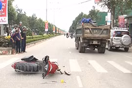 “Ma men” đi cấp cứu vì tông vào xe tải