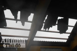  Lốc xoáy kinh hoàng, hàng chục mái nhà bị tốc mái