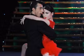 Yến Trang diện váy đỏ "bốc lửa" nhảy Tango
