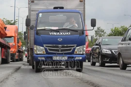 Cận cảnh bề mặt sụt lún, lượn sóng trên "đại lộ nghìn tỷ"