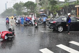 Chở cháu đi học, bà bị ô tô tông chết thảm