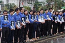 "Nước mắt hòa mưa" tiễn đưa người Anh hùng dân tộc