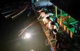 Đang đánh cá, một ngư dân bị đột tử