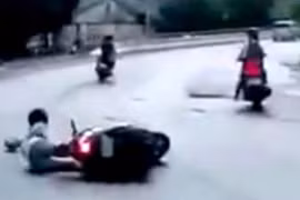 Được nghỉ học, hai sinh viên rủ nhau đi cướp giật