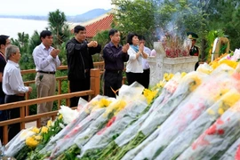 Hơn 50.000 người viếng mộ Đại tướng Võ Nguyên Giáp hai ngày lễ