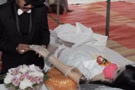 Người đàn ông chung thủy quyết lấy bạn gái đã chết