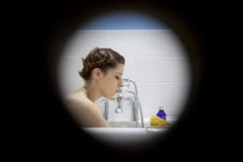 Kỳ cục chiêu bài tiếp thị "nhìn trộm phụ nữ tắm" để hút du khách