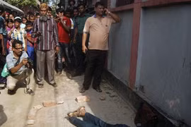 Bangladesh: Giáo sư bị giết chết bằng dao phay trên đường đi dạy