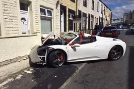 Anh chàng thuê siêu xe 240.000 bảng Anh làm đám cưới và cái kết đắng