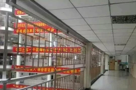 Dựng rào sắt ngăn học sinh tự tử