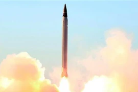 Tên lửa đạn đạo Iran nổ giữa không trung