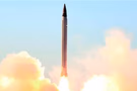Tên lửa đạn đạo Iran nổ giữa không trung