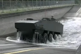 Nhật Bản công bố xe bọc thép chở quân mới