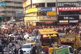 Cả nghìn người chen lấn cuồng bạo ở Đài Loan vì Pokemon Go