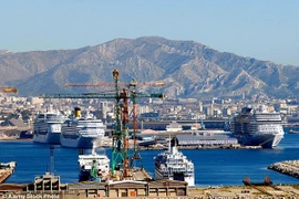 Pháp sơ tán phà chở khách ở cảng Marseille sau vụ nổ