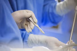 Trung Quốc: Bị lôi vào cắt... trĩ khi chờ vợ đẻ ở bệnh viện