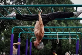 Những ông lão dẻo dai như trai 18