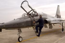 Rơi máy bay huấn luyện T-38, phi công Mỹ - Nhật Bản cùng thiệt mạng