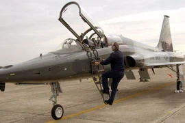 Rơi máy bay huấn luyện T-38, phi công Mỹ - Nhật Bản cùng thiệt mạng