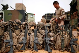 Pháp tuyên bố đóng cửa 3 căn cứ quân sự tại Mali