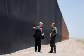 Ông Donald Trump thăm bức tường biên giới những ngày cuối nhiệm kỳ