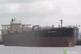 Va chạm tàu chở dầu tại cảng Trung Quốc, lượng lớn dầu loang ra biển Hoàng Hải