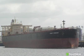 Va chạm tàu chở dầu tại cảng Trung Quốc, lượng lớn dầu loang ra biển Hoàng Hải