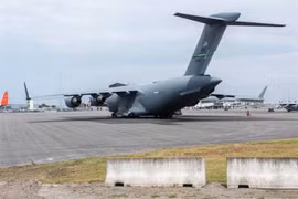 Máy bay quân sự Mỹ liên tiếp hạ cánh xuống Ukraine