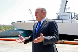 Thủ tướng Nga thăm đảo tranh chấp với Nhật Bản, Tokyo phản đối