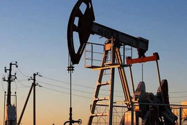 Saudi Arabia chấp nhận giảm nguồn cung, giá dầu tăng mạnh