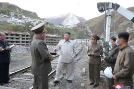 Chủ tịch Kim Jong-un thị sát vùng người dân chịu ảnh hưởng do bão