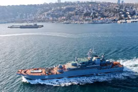 Thêm hai chiến hạm Nga tiến vào biển Đen